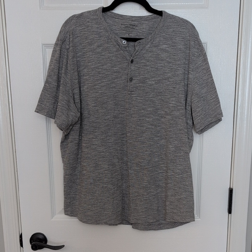 Banana Republic Men's Gray Button Down Shirt